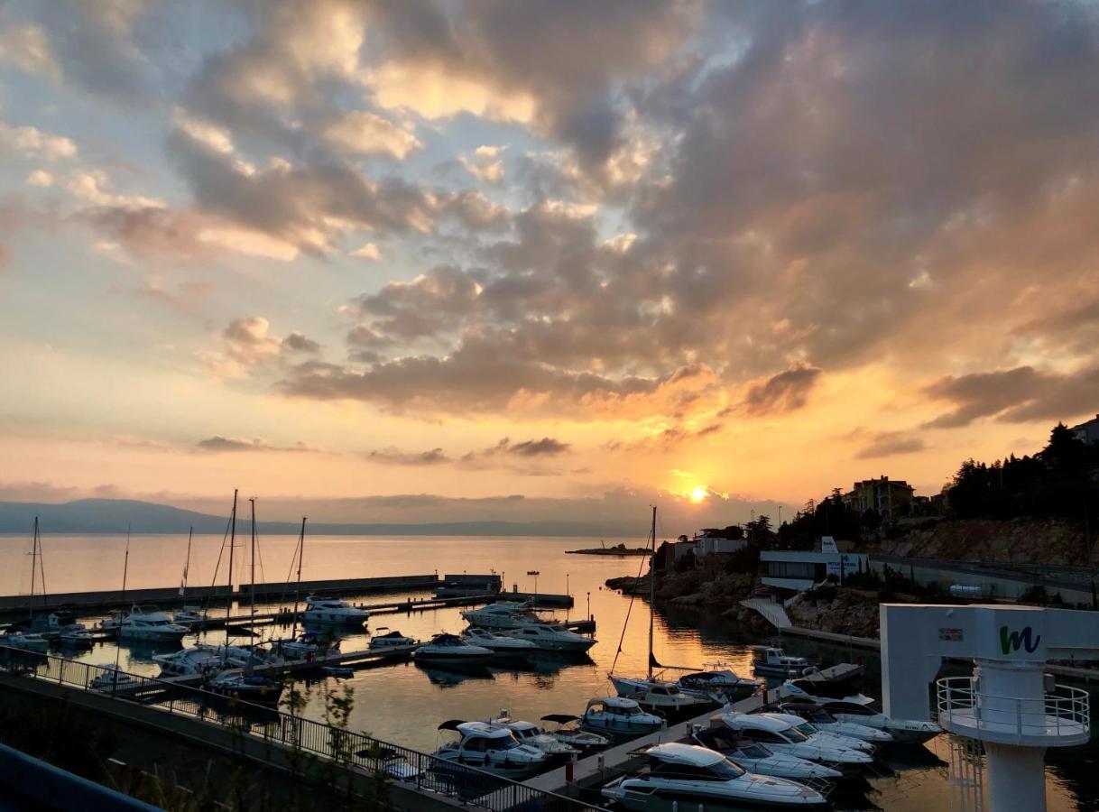 Loft-Beach-Apartments Ratko Novi Vinodolski Eksteriør bilde
