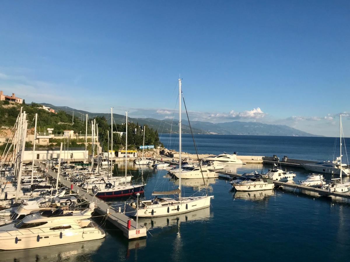 Loft-Beach-Apartments Ratko Novi Vinodolski Eksteriør bilde